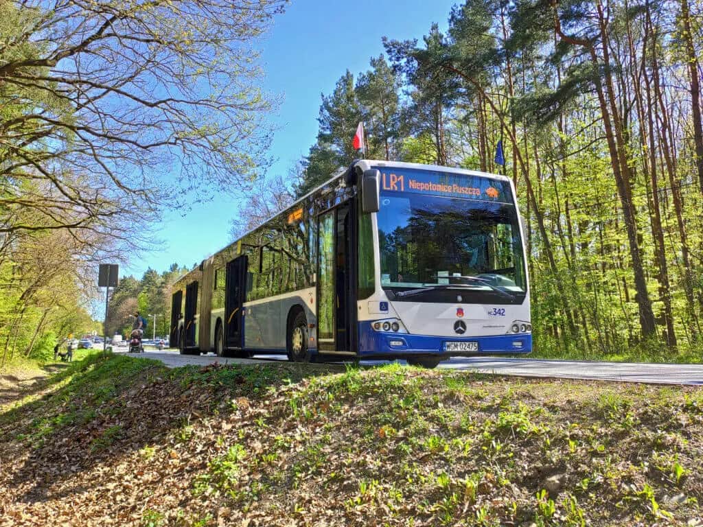 Jak dojechać do osiedla szkolnego w Krakowie - łatwe trasy i połączenia