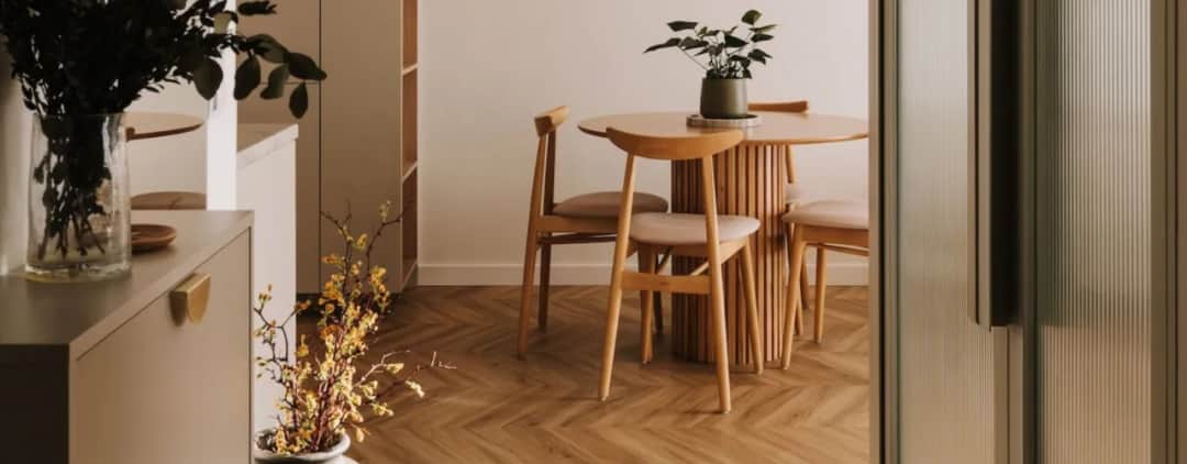 Jaką podłogę do mieszkania w bloku wybrać, aby uniknąć problemów?