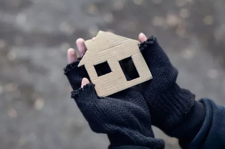 Czy syndyk może sprzedać mieszkanie z lokatorem i jakie ma prawa?