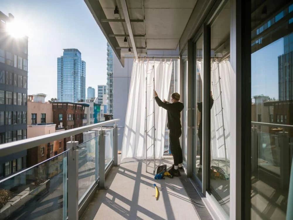 Jak zamontować zasłony na balkonie w bloku bez wiercenia i kłopotów Jak zamontować zasłony na balkonie w bloku bez wiercenia i kłopotów