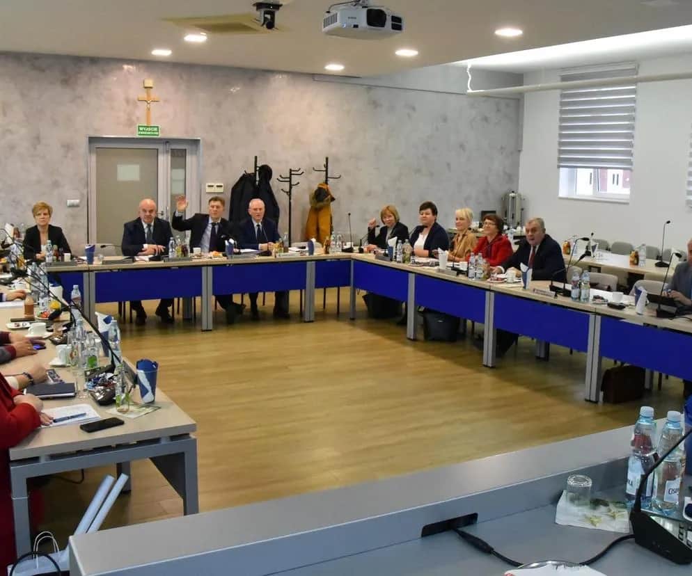 Ile zarabia radny osiedla we Wrocławiu? Zaskakujące różnice w pensjach