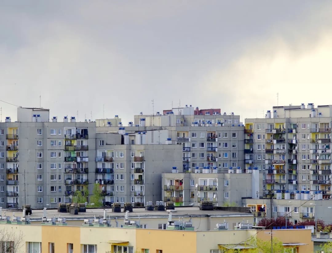 Czy warto wykupić grunt pod swoim mieszkaniem w bloku? Oto prawda