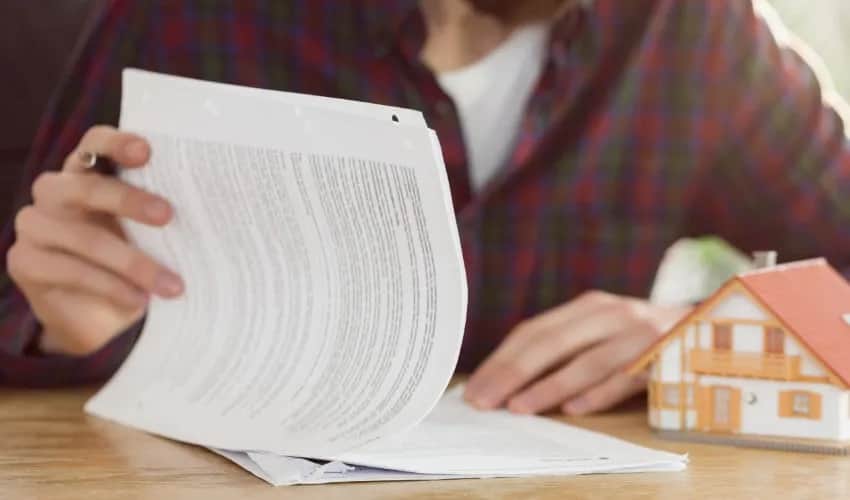 Jakie dokumenty do notariusza przy sprzedaży mieszkania, aby uniknąć problemów?