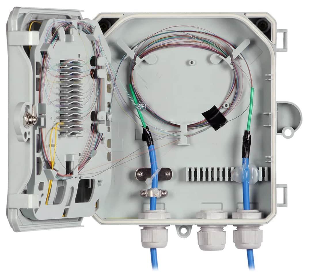 Ile trwa montaż światłowodu w bloku? Poznaj kluczowe czynniki wpływające na czas