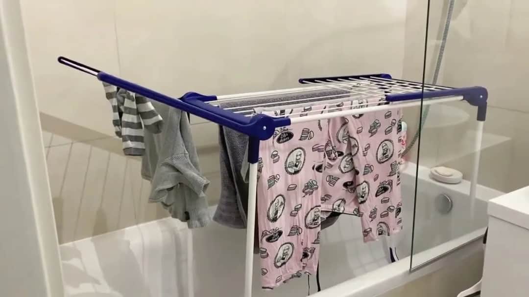 Gdzie suszyć pranie w bloku? Skuteczne metody i porady na wilgoć